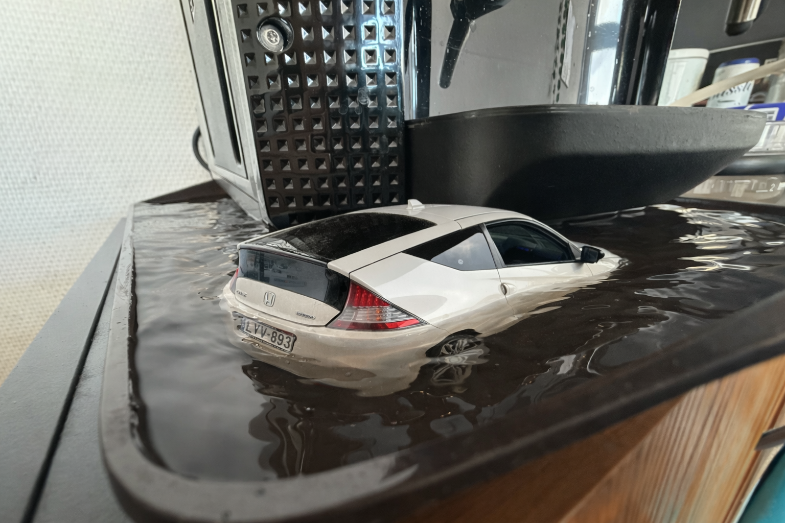 Megúszta a kávéfőző de a Honda nem